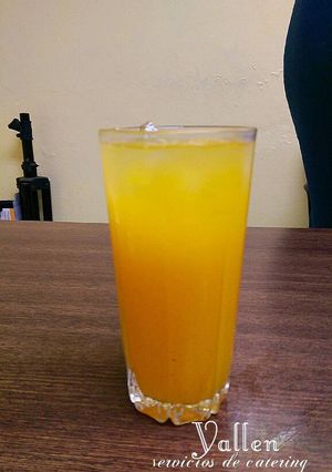 Una foto de Jugo de maracuya/ chinola/ passion fruit