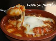Una foto de ñoquis a la mozzarella