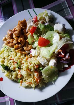 Zöldséges kuszkusz, fűszeres csirkemellel recept fotója