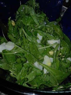 Una foto de Ensalada de rúcula y huevo duro