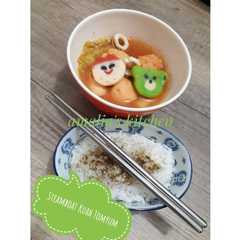 A picture of Steamboat Kuah Tomyum.
