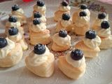 Cuoricini di Sfoglia "Sweet Heart" con Crema al Formaggio e Mirtilli ♥️