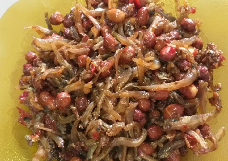 69.Ikan teri kacang tanah