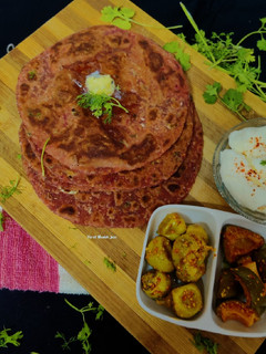 बीटरूट पराठा (beetroot Paratha recipe in Hindi) रेसिपी मुख्य फोटो