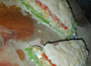 Una foto de Sándwich con pan de papa vegetariano!