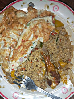 A picture of Noodles with fried egg.
