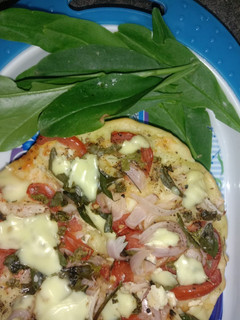பசலைக்கீரை பீட்சா(Spinach pizza) (Pasalaikeerai pizza recipe in tamil) செய்முறை முக்கிய புகைப்படம்
