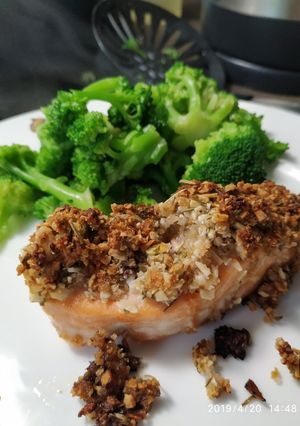 A picture of Salmon with a Pistachio Coating.