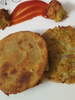 A picture of Korma Puri.