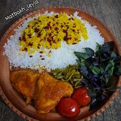 Una foto de چلو مرغ و هلو