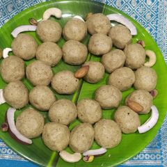 A picture of Dry fruits laddu.