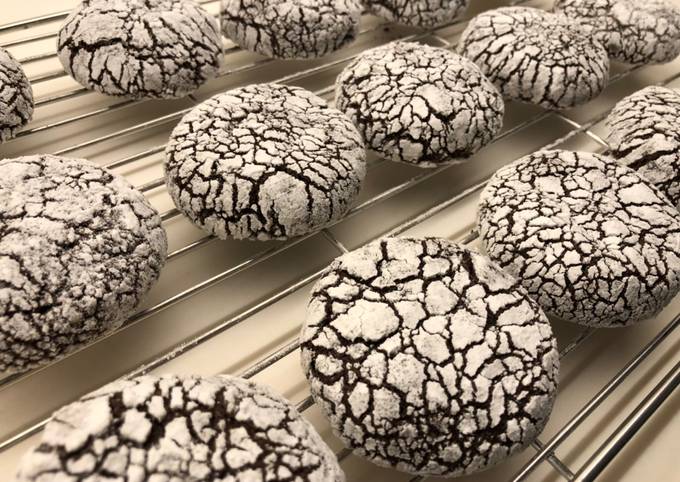 Step-by-Step Guide to Make Perfect Chocolate Crinkle Cookies