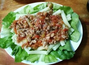 Hình của món Nui sốt thịt bằm (Nui spaghetti).