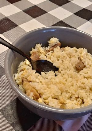 Una foto de Arroz con steak de cerdo y salsa soya