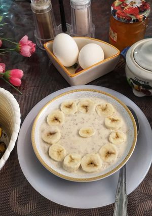 A picture of Banana oatmeal 🍌.