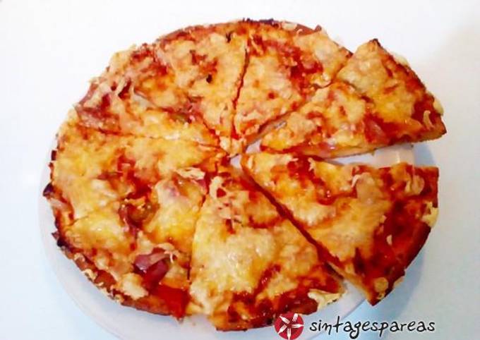 κύρια φωτογραφία συνταγής Αφράτη σπιτική πίτσα με χειροποίητη ζύμη