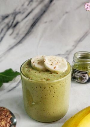 A picture of Matcha Green Smoothie (healthy drink).