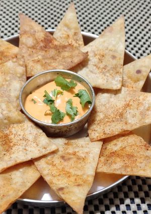 જુવાર ના પેરી પેરી નાચોસ (Jowar Nachos Recipe In Gujarati) રેસીપી મુખ્ય ફોટો