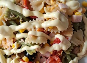 Foto principal de Ensalada de pasta variada con mahonesa