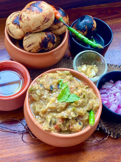 लिट्टी चोखा स्ट्रीट स्टाइल(litti chokha street in hindi) रेसिपी मुख्य फोटो