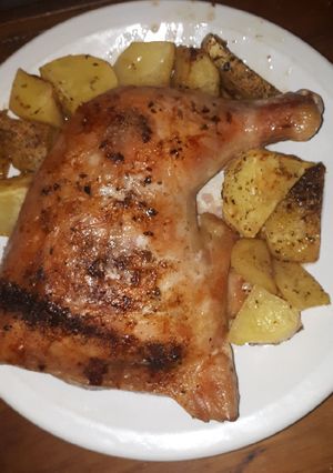 Una foto de Pata y muslo c papas