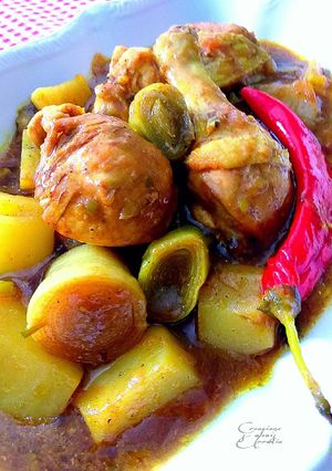 Una foto de Pollo en salsa primavera con cebolletas, puerros y nabos
