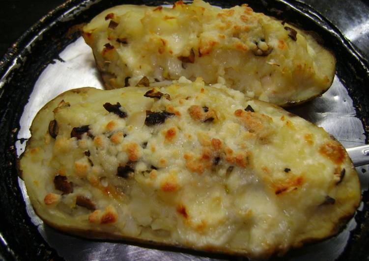 Steps to Prepare Quick Papa rellena a los 3 quesos con champiñones