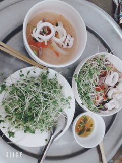 Hình của món Biến tấu mỳ Quảng.
