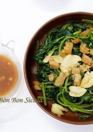 Hình của món Đọt Rau Lang xào Tỏi chấm Mắm Me.