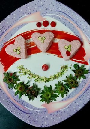 સ્ટ્રોબેરી સંદેશ (Strawberry Sandesh Recipe In Gujarati) રેસીપી મુખ્ય ફોટો