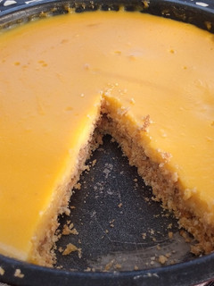 Una foto de Postre de flan con base crujiente