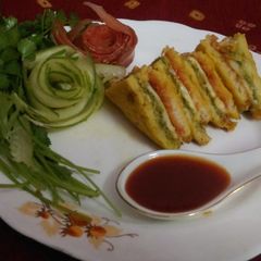 A picture of Tri colour bread fritters.