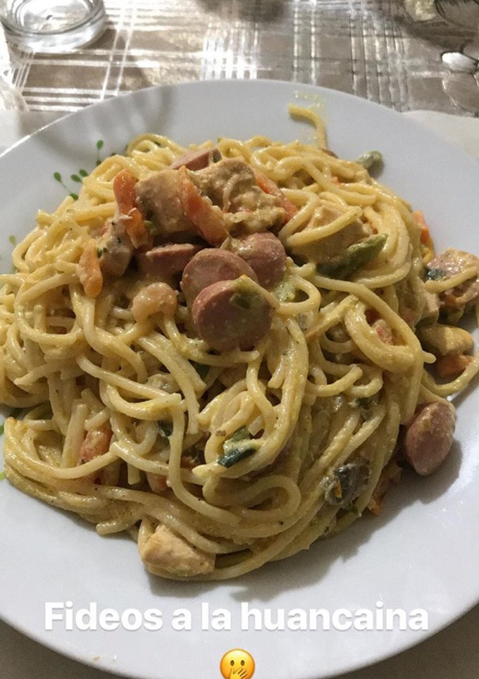 Una foto de Fideos a la huancaina