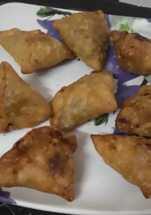 समोसे (samose recipe in Hindi) रेसिपी मुख्य फोटो