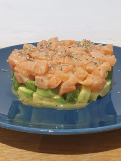 Una foto de Tartar de salmón y aguacate