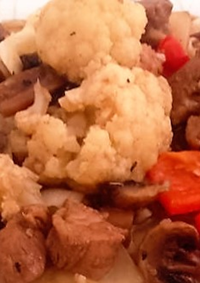 Una foto de Cerdo teriyaki con coliflor