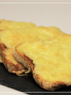 Una foto de Borrachas de queso al horno