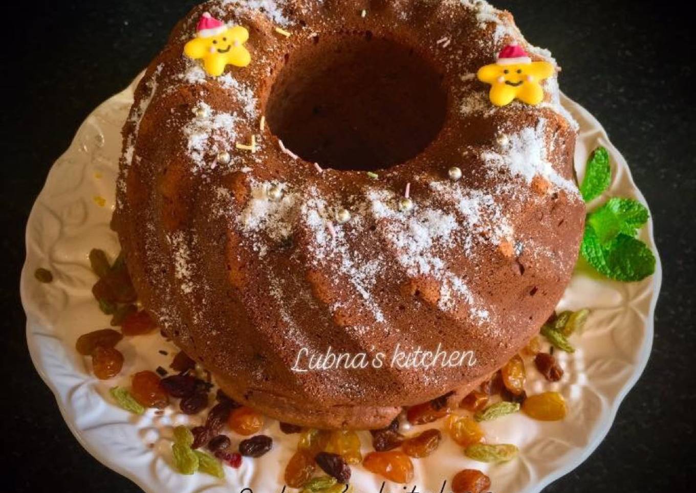Cinnamon Raisin Bundt Cake: