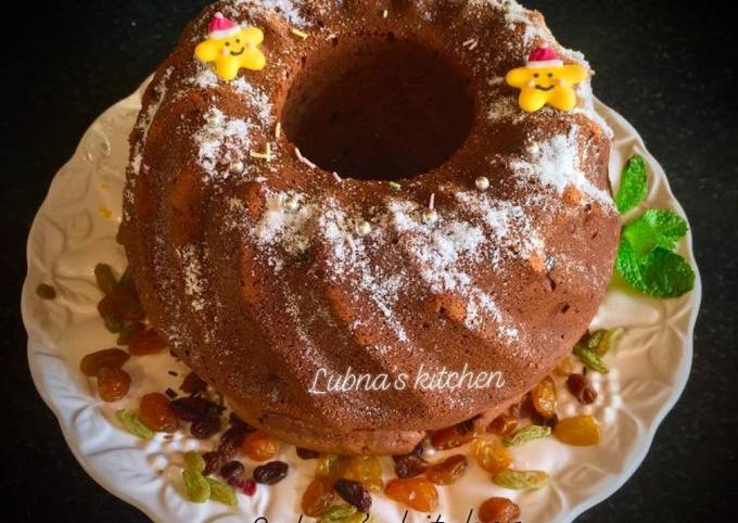 Cinnamon Raisin Bundt Cake: