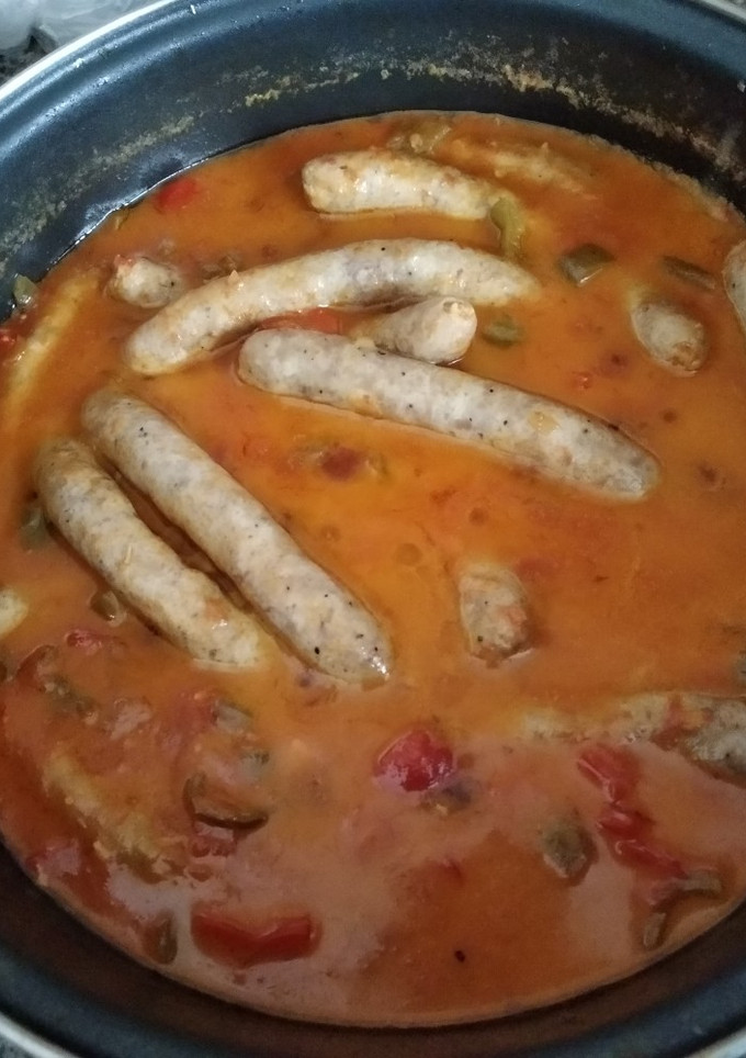 Una foto de Salchichas de payés con pimientos y tomate