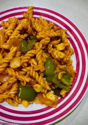 વેજ ચીઝ પાસ્તા (Veg Cheese Pasta Recipe in Gujarati) રેસીપી મુખ્ય ફોટો