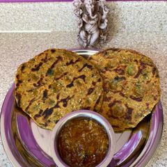 A picture of Thalipeeth.