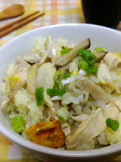 薑黃麻油鮮菇雞肉炊飯 的食譜成品照片
