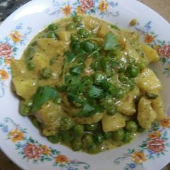 A picture of Aloo matar sabji.