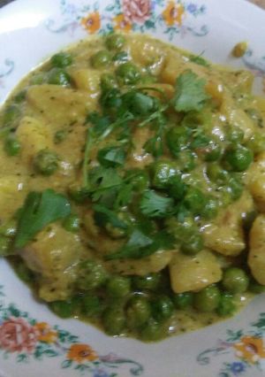 A picture of Aloo matar sabji.