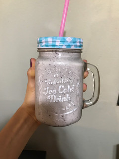 Una foto de Súper licuado de banana y arándanos!