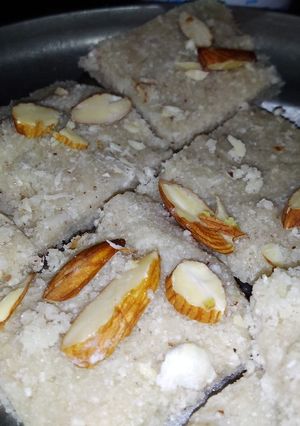 मखाना बर्फी makhana barfi recipe in Hindi ) रेसिपी मुख्य फोटो