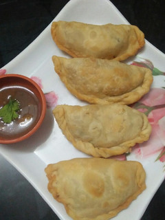 જામનગર ઘૂઘરા રેસીપી મુખ્ય ફોટો