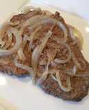 Bistec de Res Encebollado