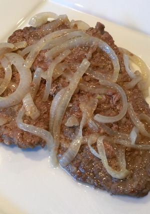 Una foto de Bistec de Res Encebollado